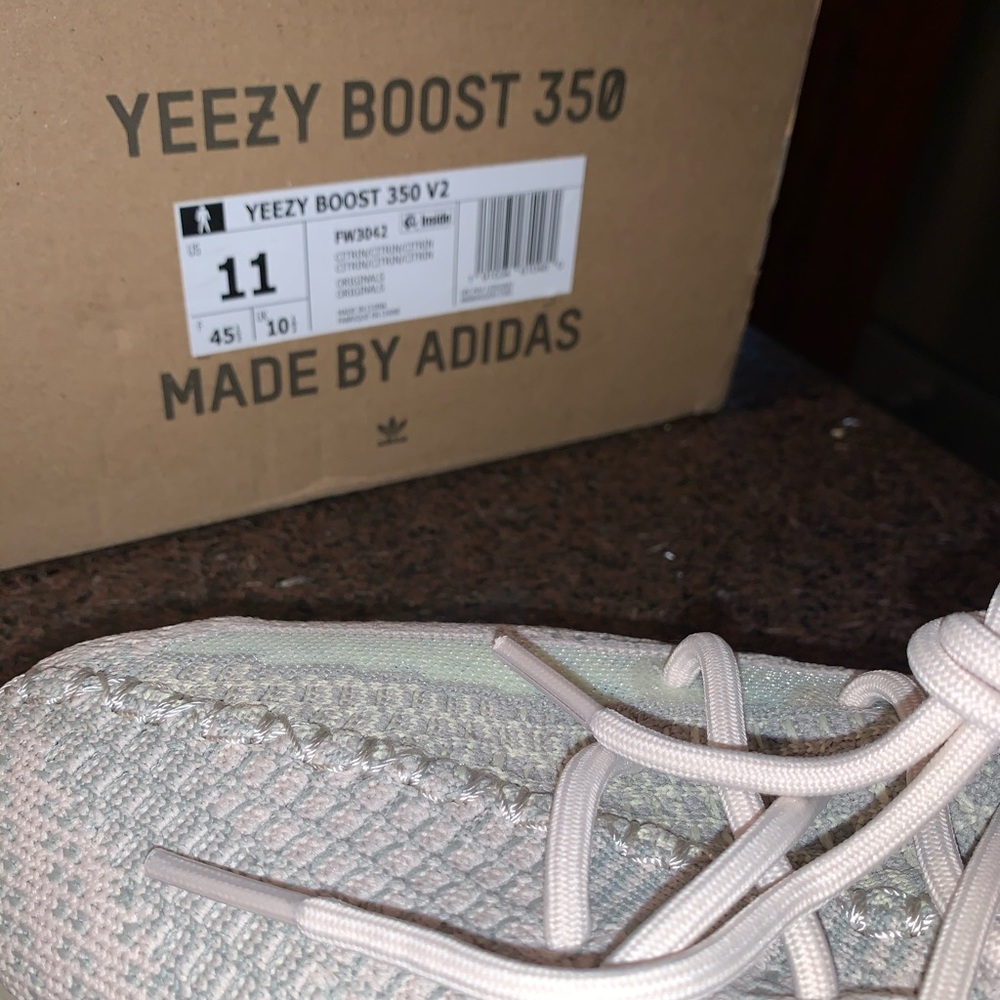 New Citrin Yeezy Boost 350 V2 Size 11 for Men - Picture 8 of 8